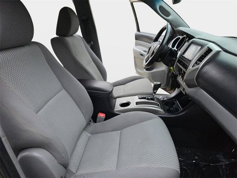 Used 2012 Toyota Tacoma PreRunner image 12