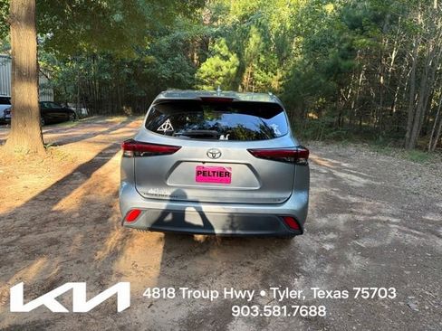 Used 2020 Toyota Highlander XLE FWD image 10