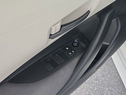 Used 2022 Toyota Corolla LE image 26