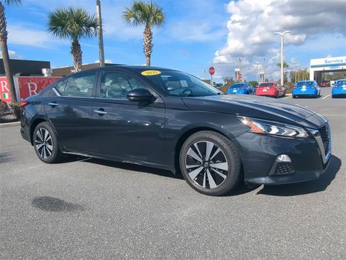 Used 2021 Nissan Altima 2.5 SV w/ SV Premium Package image 2