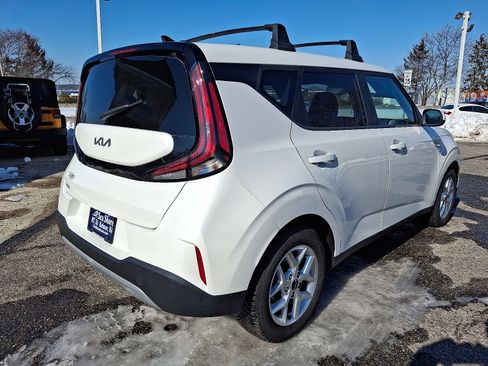 Used 2023 Kia Soul LX w/ LX Technology Package image 6