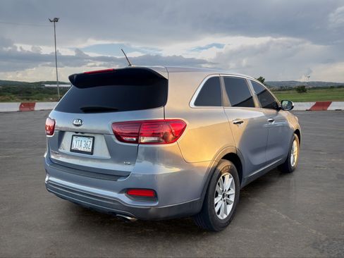 Used 2020 Kia Sorento FWD V6 image 3