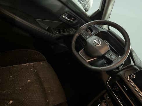 Used 2025 Nissan Rogue SV image 41