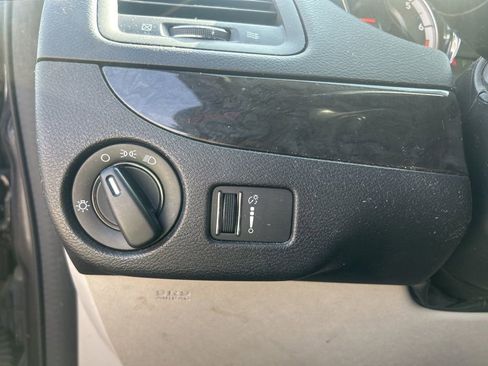 Used 2020 Dodge Grand Caravan SE w/ UConnect Hands-Free Group image 14