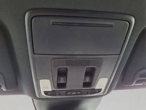 Used 2025 Honda Pilot TrailSport image 39