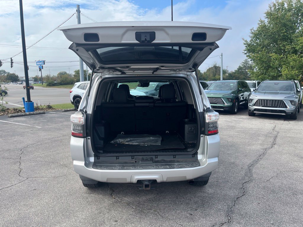 Used 2020 Toyota 4Runner Venture w/ Moonroof Package AWD/4WD image 12