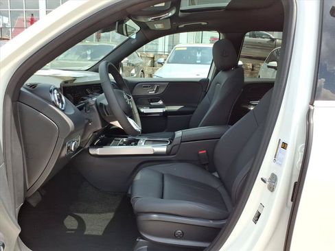 Used 2026 Mercedes-Benz GLB 250 4MATIC image 11