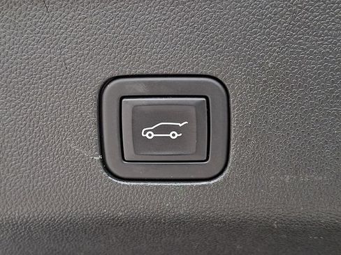 Used 2023 Chevrolet Suburban Premier RWD image 23