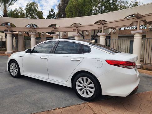 Used 2017 Kia Optima EX w/ Premium Package FWD image 5