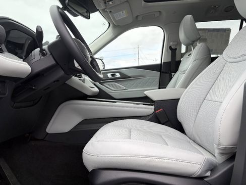 New 2026 Ford Explorer Platinum AWD/4WD image 18