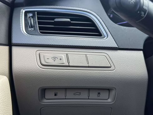 Used 2015 Hyundai Sonata SE w/ Option Group 09 FWD image 24