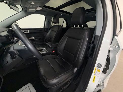 Used 2024 Ford Explorer XLT w/ Equipment Group 202A AWD/4WD image 13