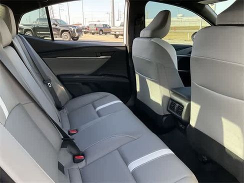 Used 2025 Toyota Camry SE image 16