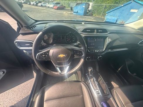 Used 2021 Chevrolet TrailBlazer LT w/ Sun and Liftgate Package FWD image 10
