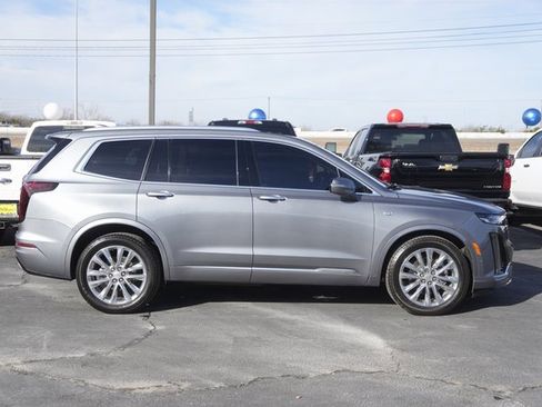 Used 2022 Cadillac XT6 Premium Luxury w/ Technology Package image 5