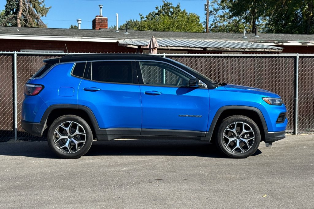 Used 2025 Jeep Compass Limited AWD/4WD image 3