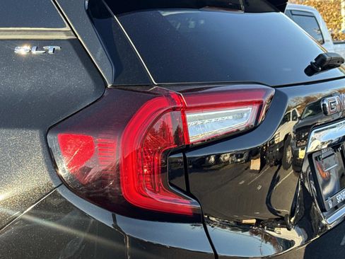 Used 2023 GMC Terrain SLT image 29