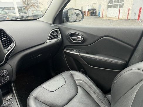 Certified 2021 Jeep Cherokee Latitude Lux w/ Comfort/Convenience Group image 19