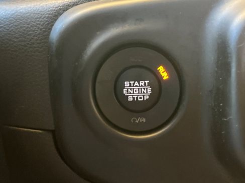 Used 2021 Jeep Gladiator Sport image 25