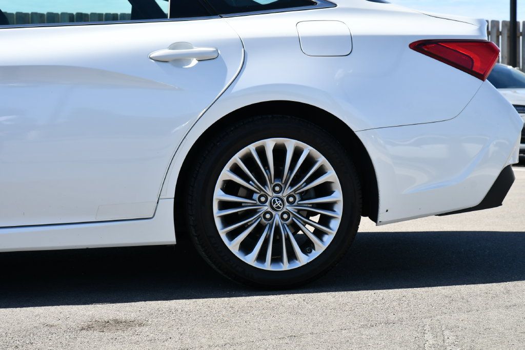 Used 2019 Toyota Avalon Limited w/ Advanced Safety Package FWD image 11
