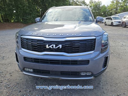 Used 2022 Kia Telluride SX w/ Towing Package FWD image 3