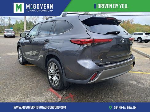 Used 2023 Toyota Highlander Platinum AWD/4WD image 6