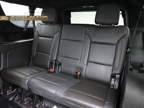 Used 2024 Chevrolet Suburban High Country AWD/4WD image 13