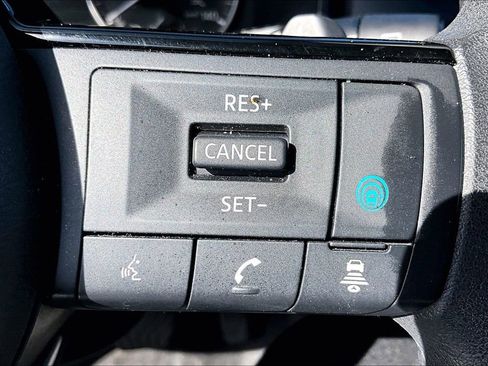 Used 2023 Nissan Rogue SV image 11