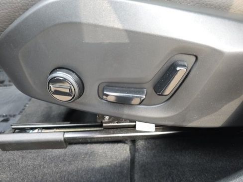 Certified 2025 Volvo XC60 B5 Plus image 28