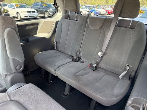 Used 2012 Kia Sedona EX image 11