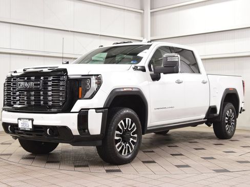 Used 2025 GMC Sierra 2500 Denali Ultimate AWD/4WD image 3