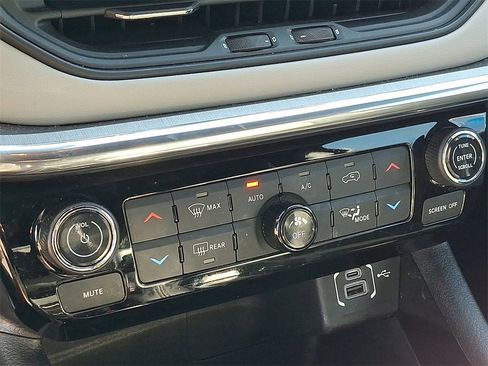 Used 2023 Jeep Compass Limited image 16