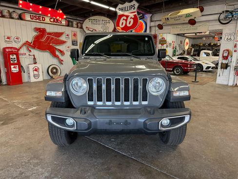 Used 2020 Jeep Wrangler Unlimited Sahara image 8