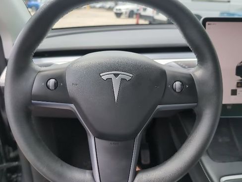 Used 2022 Tesla Model Y Long Range AWD/4WD image 11