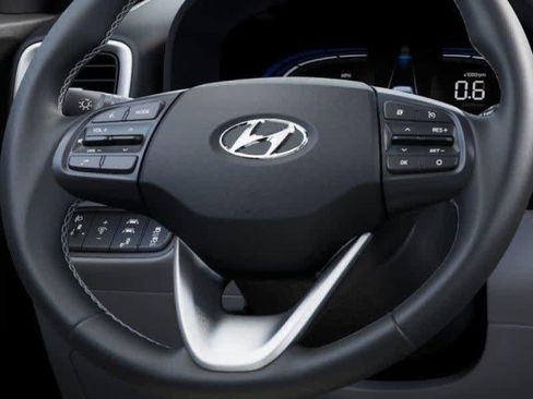 Used 2025 Hyundai Venue SEL FWD image 15