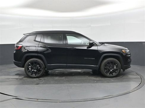 New 2026 Jeep Compass Latitude image 2