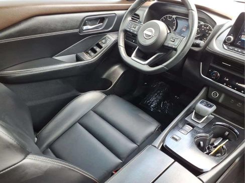 Used 2023 Nissan Rogue SV w/ SV Premium B Package FWD image 9