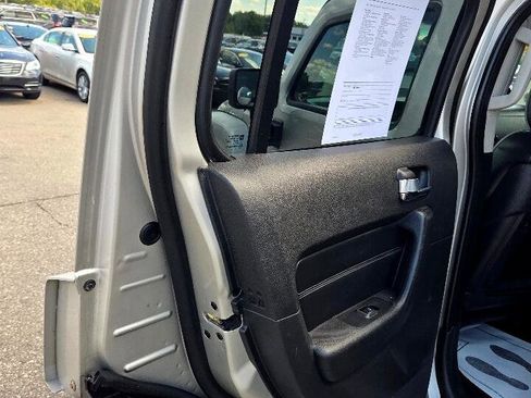 Used 2008 HUMMER H3 Luxury image 12