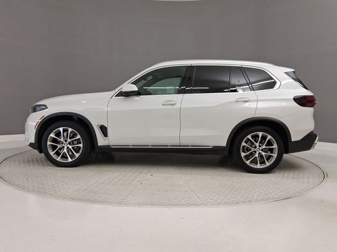 Used 2025 BMW X5 xDrive40i w/ Parking Assistance Package AWD/4WD image 2