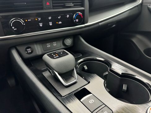 Used 2024 Nissan Rogue S image 24