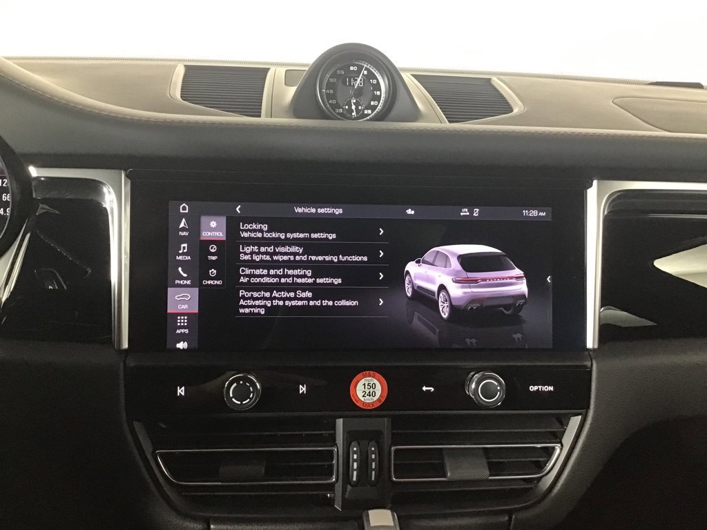 Certified 2026 Porsche Macan AWD/4WD image 35