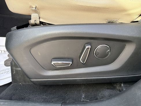 Used 2020 Ford Explorer Limited image 18