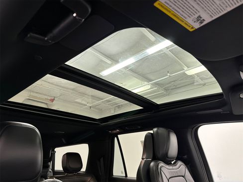 Used 2022 Lincoln Navigator L Reserve w/ Equipment Group 201A image 15