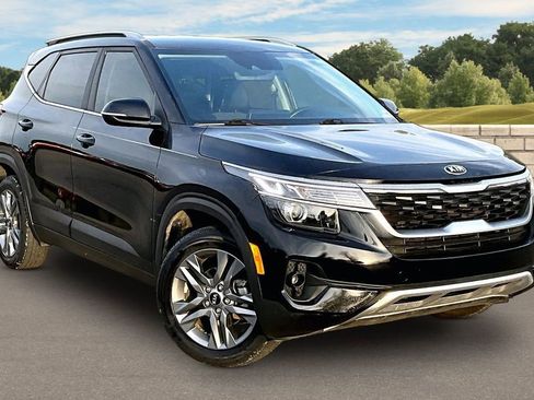 Used 2021 Kia Seltos S FWD image 2