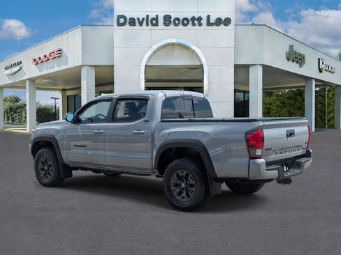 Used 2019 Toyota Tacoma SR5 AWD/4WD image 10