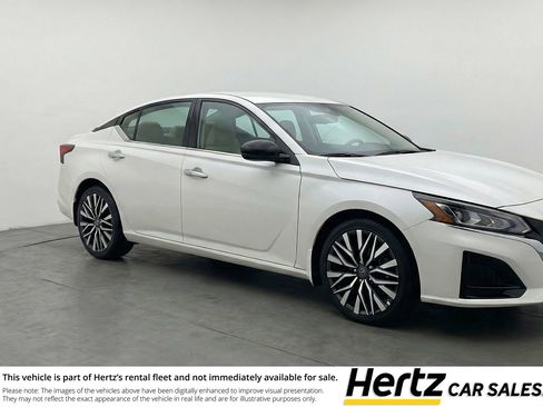 Used 2025 Nissan Altima 2.5 SV image 1