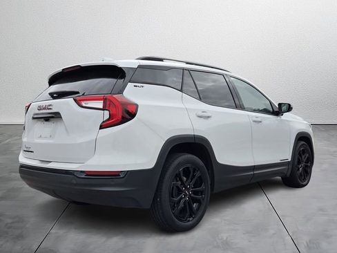 Used 2022 GMC Terrain SLT w/ Elevation Edition image 4