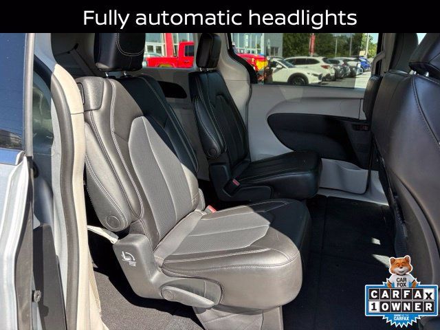 Used 2023 Chrysler Pacifica Touring-L AWD/4WD image 25