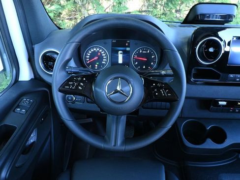 New 2026 Mercedes-Benz Sprinter 2500 image 17