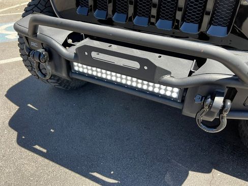Used 2020 Jeep Wrangler Unlimited Sahara w/ Uconnect 4C Nav & Sound Group AWD/4WD image 17